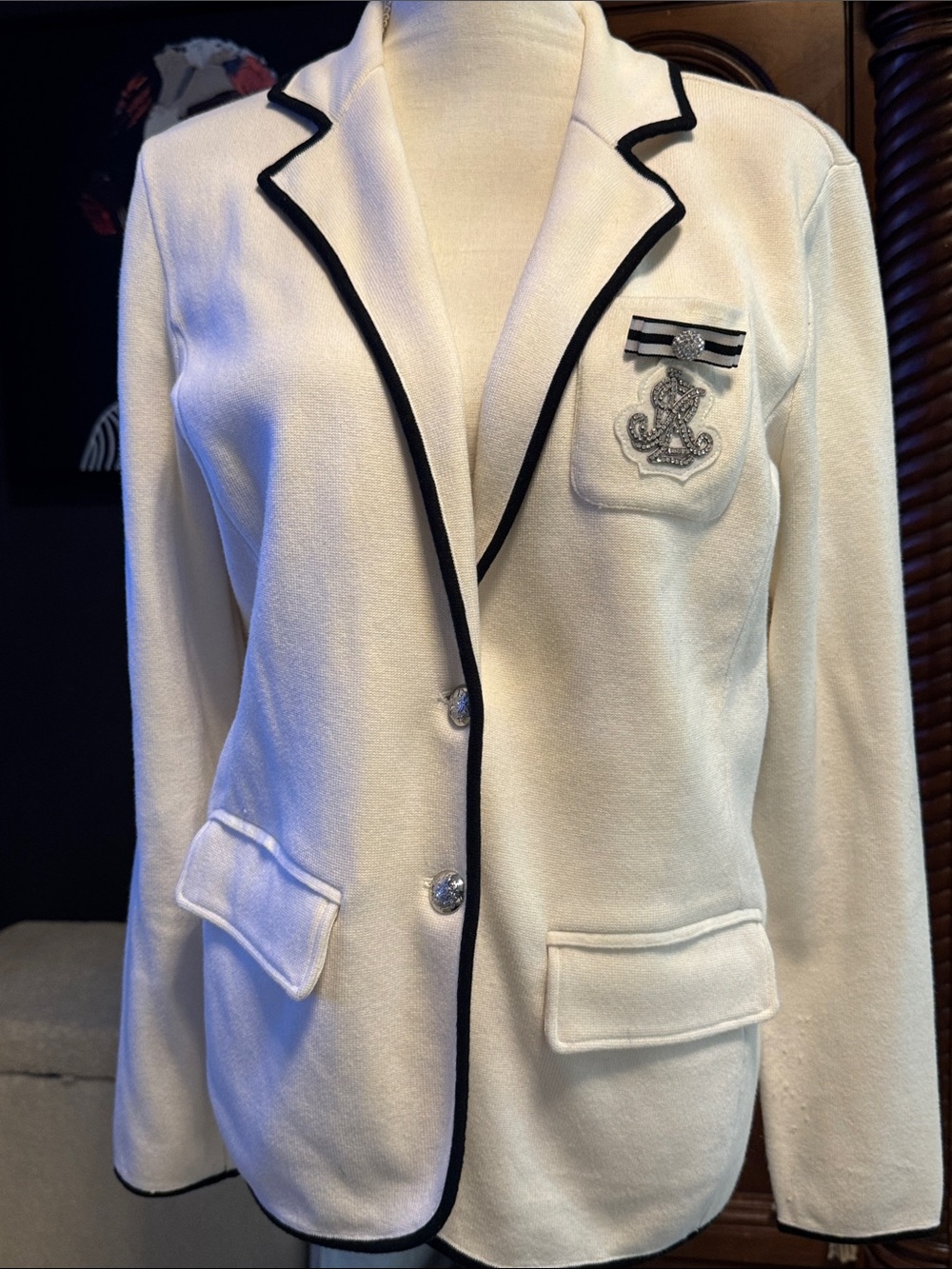 Lauren Ralph Lauren White Blazer with Black Piping and Embellished Crest - Picture 2 of 10